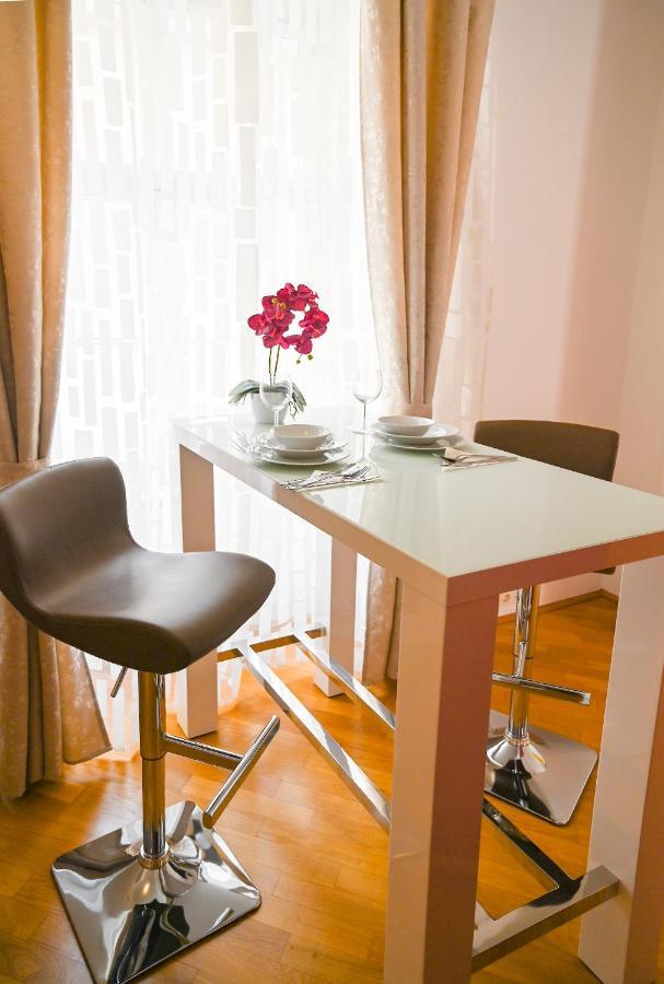 Delightful Hofburg Apartment